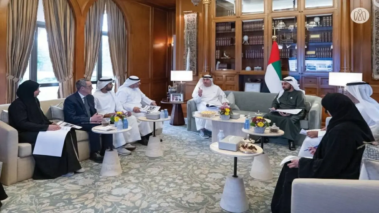 حمدان بن زايد يلتقي وفد «طارات الاتحاد» لبدء مشروع محطتي مدينة زايد وليوا